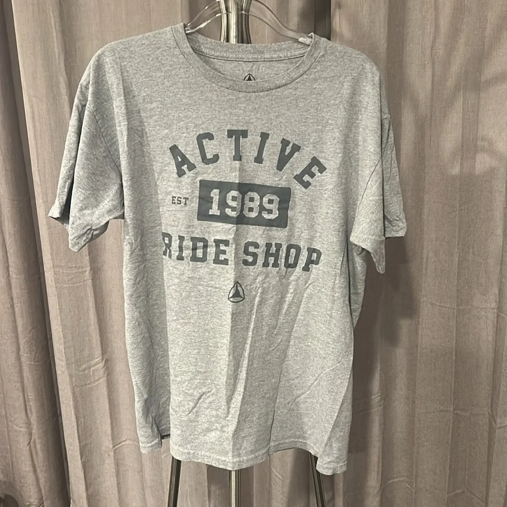Active Ride‎ Shop Gray Short Sleeve Tee - Picture 2 of 5